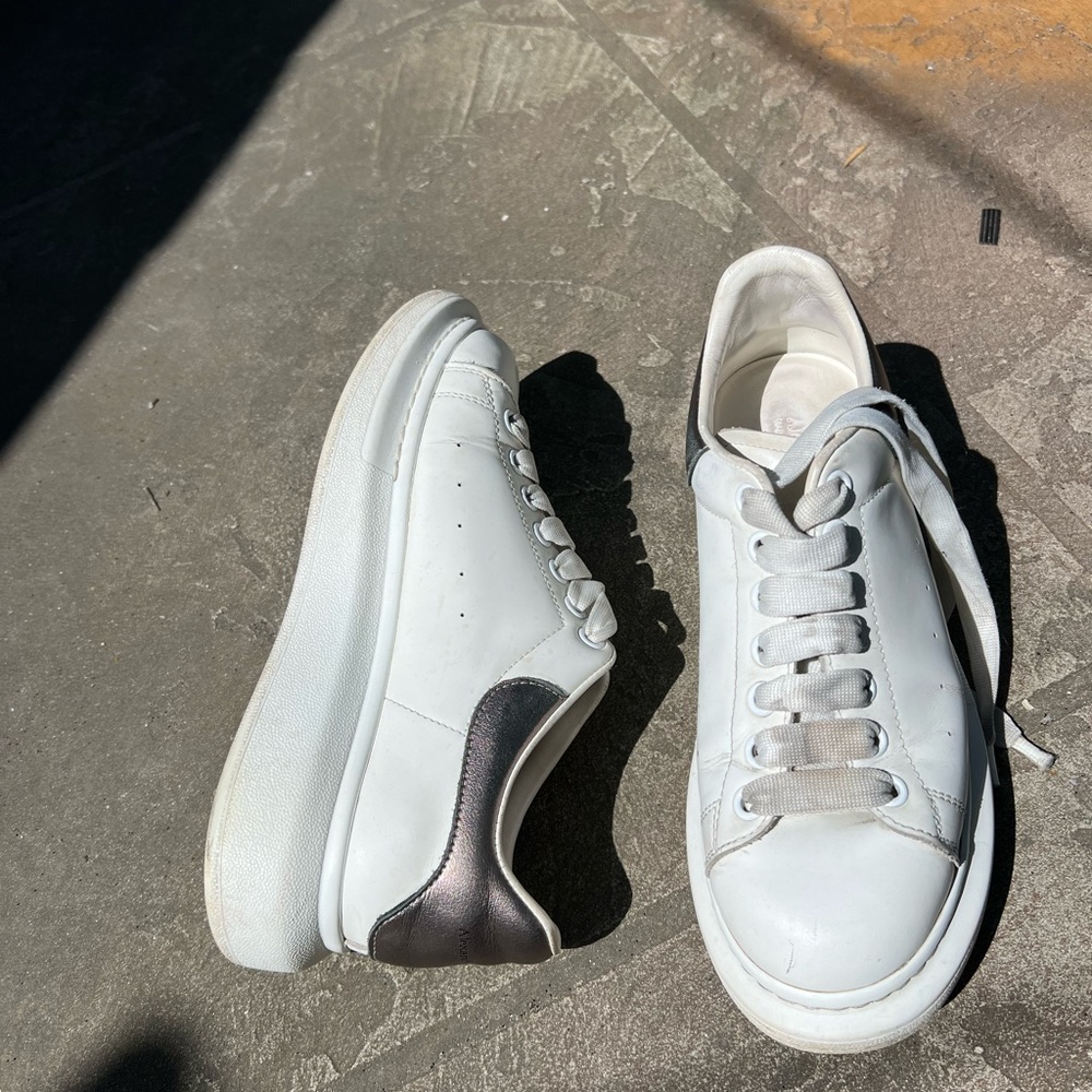 Alexander McQueen Larry sneakers metallic accent